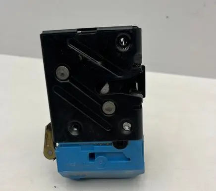 Volvo V70 Front door lock 30699748