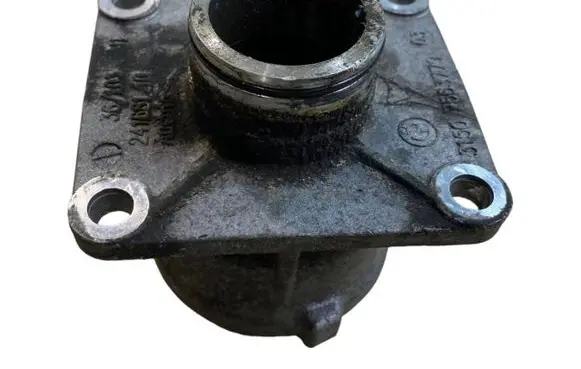 BMW X5 F15 Driveshaft support bearing bracket 7563779 31507563779