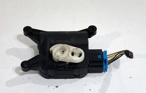 Volkswagen PASSAT B6 Air flap motor/actuator 3C1907511A