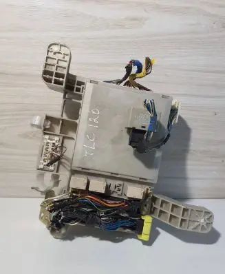 Toyota Land Cruiser (J120) Fuse module 09524F18D