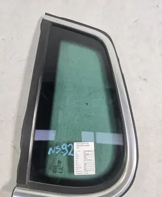 Volkswagen Tiguan Rear side window 5N0845041S