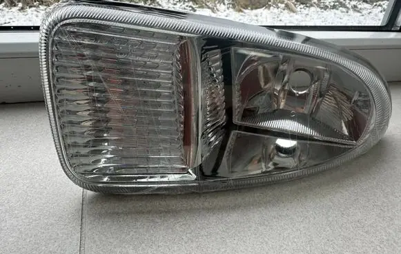 Chrysler Town u0026 Country IV Front fog light 3332010RUS 3332010R 3332010LUS