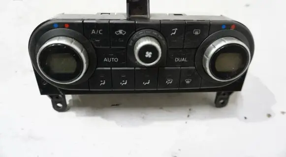 Nissan Qashqai Climate control unit