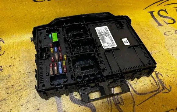 Ford Escape IV Fuse box set LU5T15604HCDE