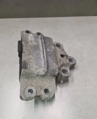 Engine mount bracket
