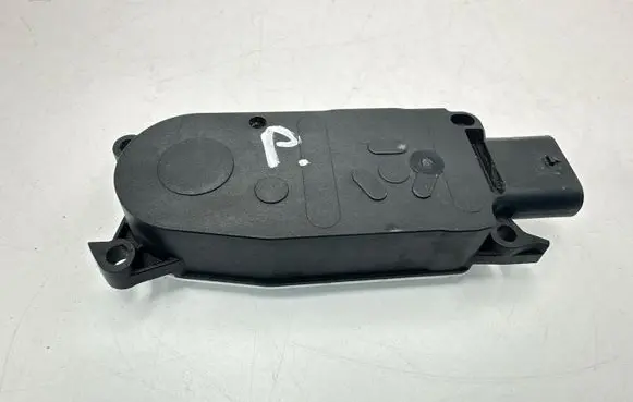 Peugeot 2008 II Air flap motor/actuator 5877R1001