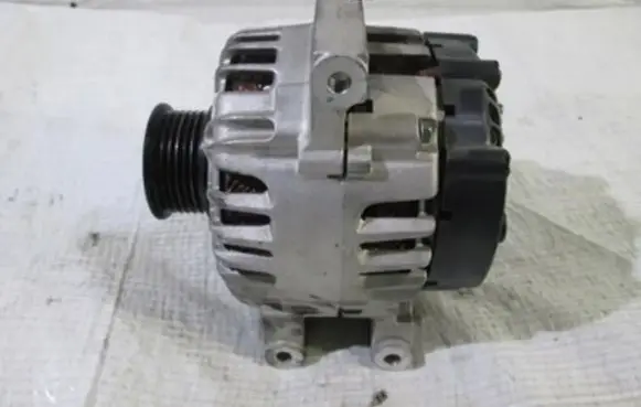 Opel Meriva B Generator/alternator 
