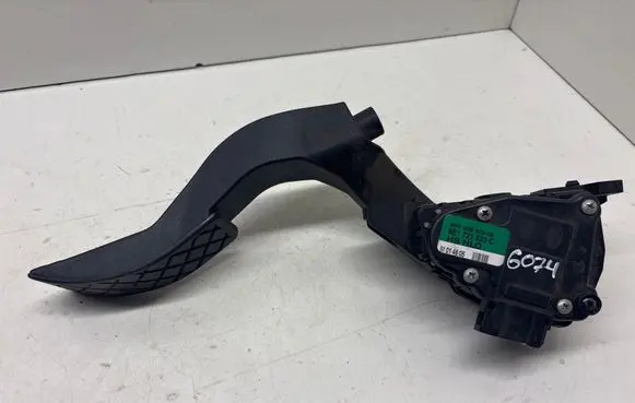 Audi A4 S4 B7 8E 8H Accelerator throttle pedal 8E1721523C