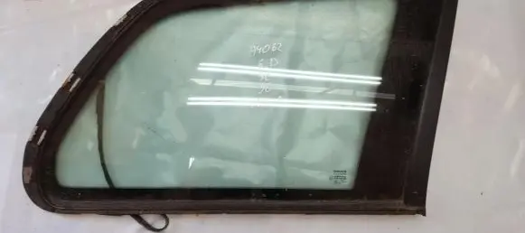 Volvo XC90 Rear side window