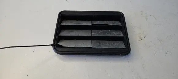 BMW 4 G22 G23 G24 G26 Quarter panel pressure vent 9176945