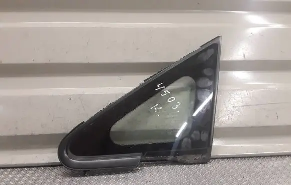 Nissan Tiida C11 Front triangle window/glass