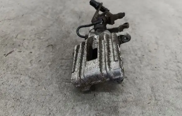 Volkswagen Golf V Rear brake caliper TRW