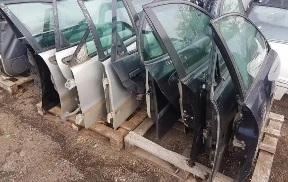Volvo S40, V40 Front door sidabrines