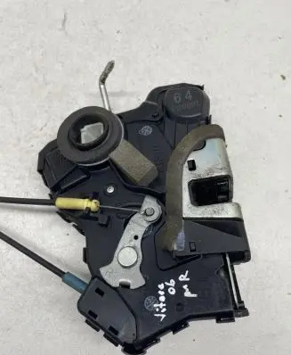 Suzuki Grand Vitara II Front door lock 5120901