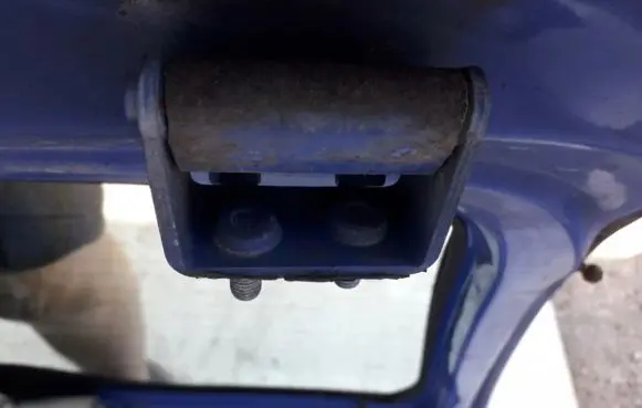 Volvo S40, V40 Tailgate/trunk/boot hinge
