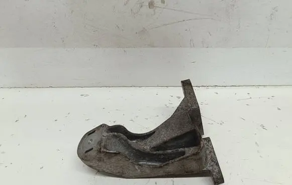 Volkswagen PASSAT B5.5 Engine mount bracket 3B0199308