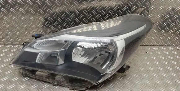 Toyota Yaris Headlight/headlamp