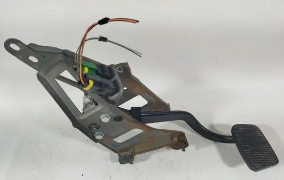 Saab 9-5 Brake pedal bracket assembly 90337607 90245780