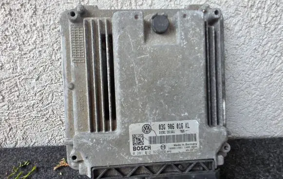 Volkswagen Golf V Engine control unit/module 03G906016KL