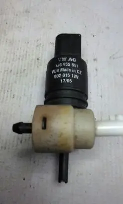 Volkswagen Touareg I Windscreen/windshield washer pump 1J6955651