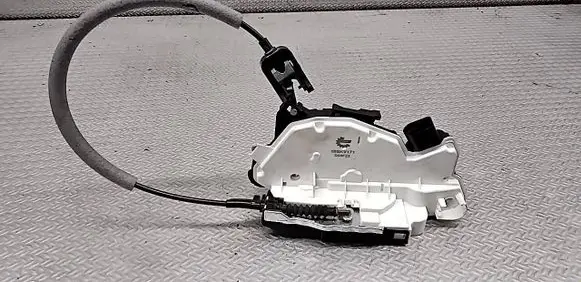 Volkswagen Tiguan Front door lock 16SXV171 S68F23