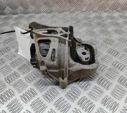Audi Q7 4M Engine mount bracket 4M0199372C