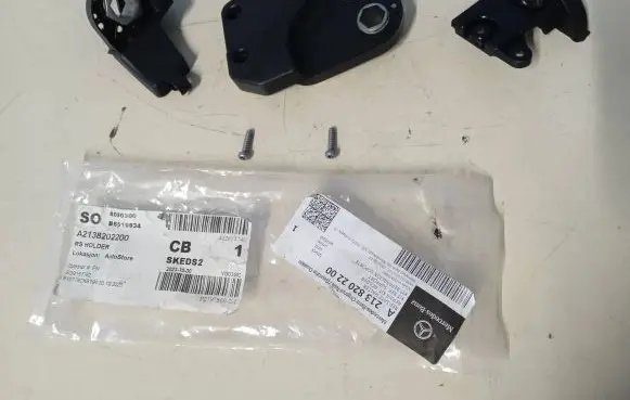 Mercedes-Benz E W213 Headlight/headlamp mounting bracket A2138202200