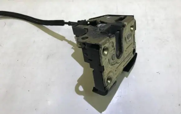Renault Clio II Front door lock