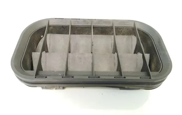 Quarter panel pressure vent