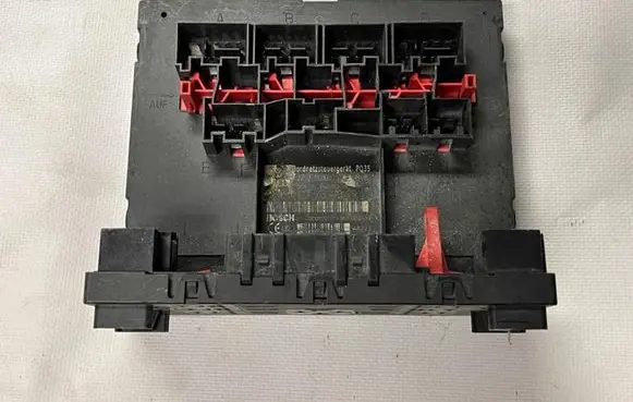 Volkswagen Touran I Fuse box set 020702041059 1T0937049