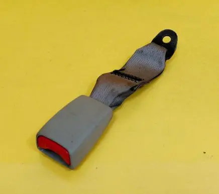 Nissan X-Trail T30 Rear seatbelt buckle 