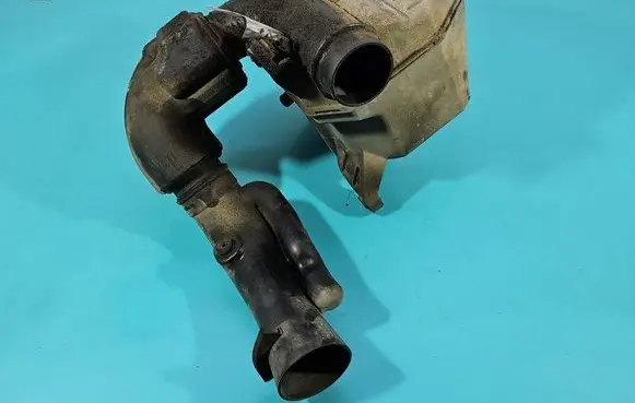 Intake resonator
