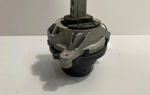 BMW 4 F32 F33 Engine mount bracket 6850220