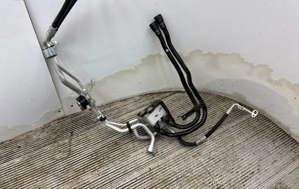 Peugeot 3008 II Air conditioning (A/C) expansion valve 9833723680