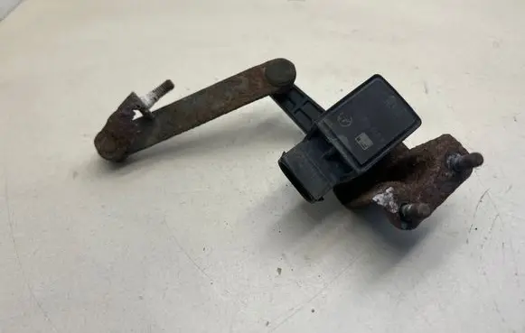 Mercedes-Benz CLK A209 C209 Air suspension front height level sensor A0105427717 7605