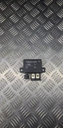 Mercedes-Benz E W211 Charging relay A0025423819 V23132A2001X14