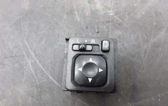 Mitsubishi Pajero Wing mirror switch 183569