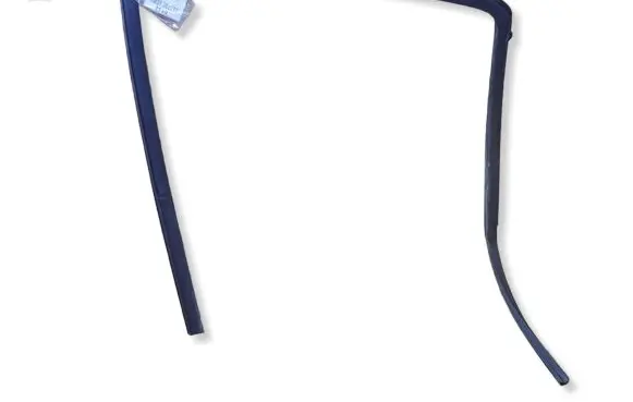 Isuzu D-Max Rear door window/glass frame 
