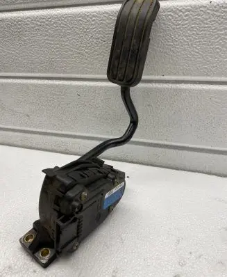 Volkswagen Sharan Accelerator throttle pedal bracket 7M3723507B