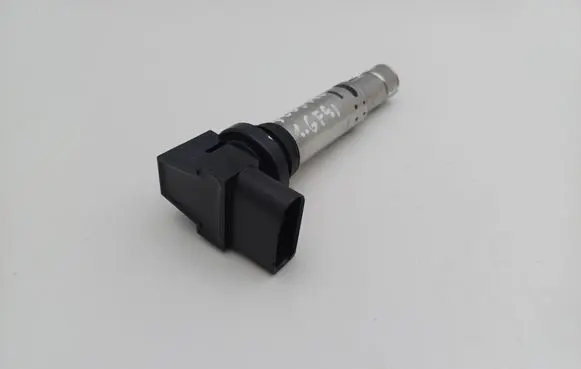 Volkswagen Touran I High voltage ignition coil R0401S00400