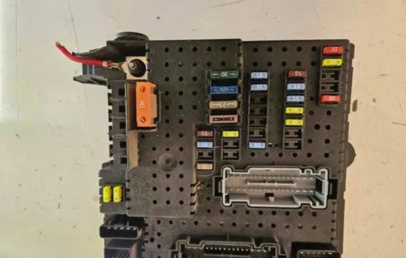 Volvo XC90 Fuse module 30728512 28017881 06W206