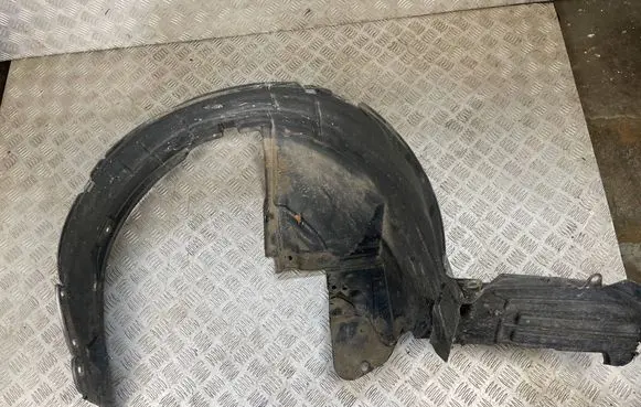 Front wheel arch liner splash guards