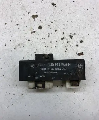Volkswagen Golf IV Coolant fan relay 1J0919506H 898884000