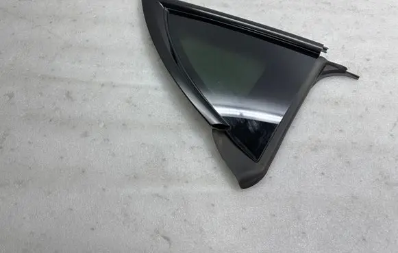 Tesla Model Y Rear side window 160080900C 149771400C
