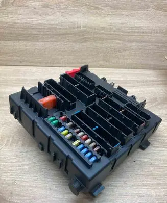 Opel Vectra C Fuse module 13189924 519048508