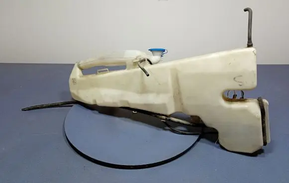 Honda CR-V Windshield washer fluid reservoir/tank