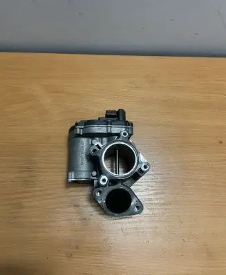 Renault Trafic II (X83) EGR valve H8200987088 147100385R