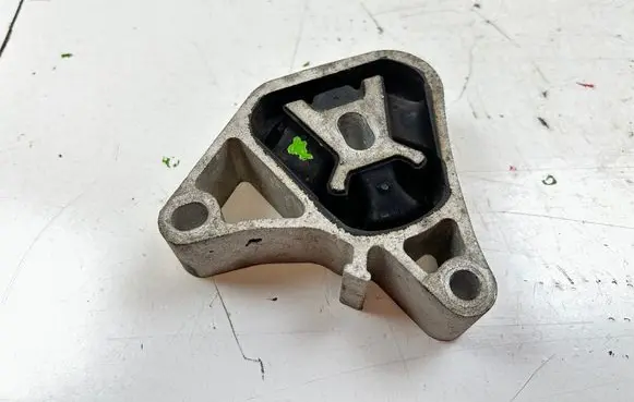 Mercedes-Benz B W246 W242 Engine mounting bracket