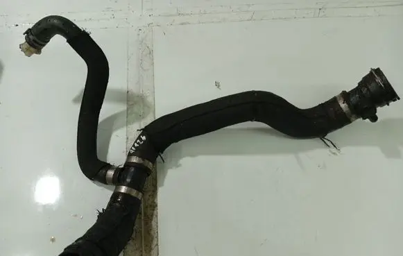 Audi A6 S6 C6 4F Engine coolant pipe/hose 