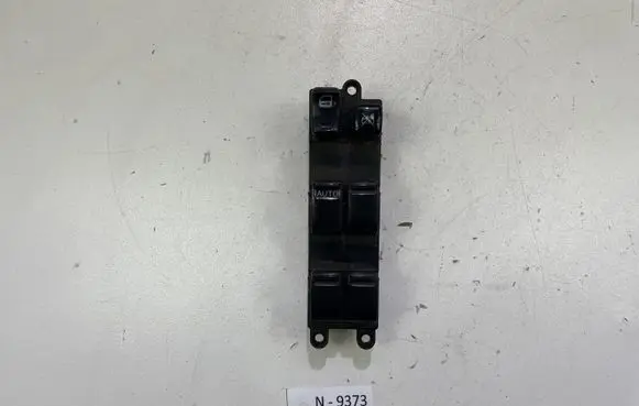 Nissan X-Trail T30 Electric window control switch